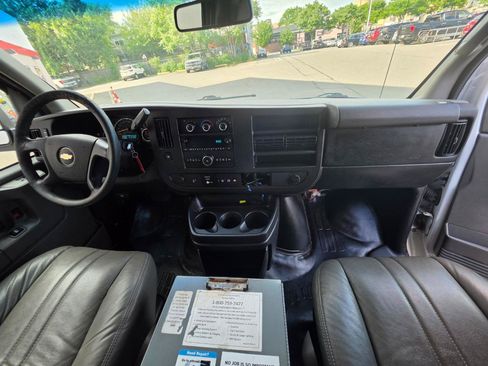 Used 2015 Chevrolet Express 2500 RWD image 15