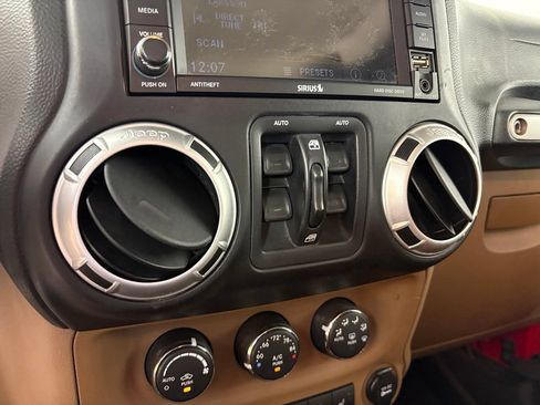 Used 2013 Jeep Wrangler Unlimited Sahara w/ Mopar Chrome Edition Group AWD/4WD image 30