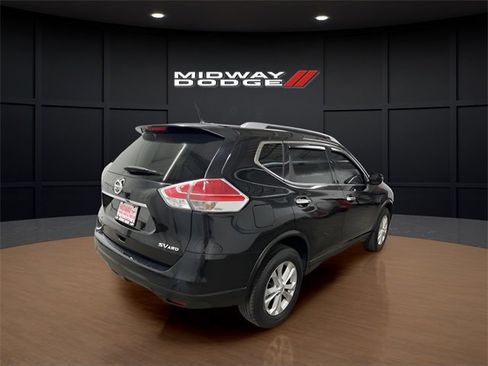 Used 2016 Nissan Rogue SV image 4