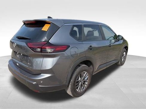 Used 2024 Nissan Rogue S AWD/4WD image 3