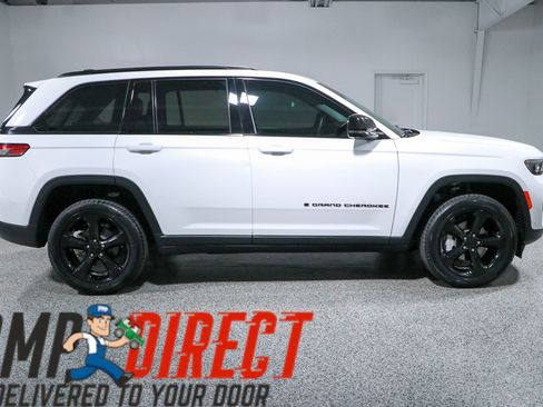 Used 2023 Jeep Grand Cherokee Limited w/ Luxury Tech Group II AWD/4WD image 6