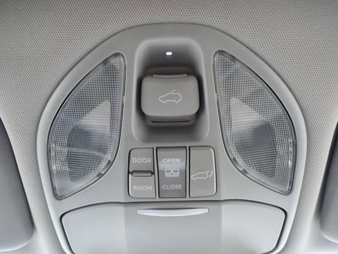 Used 2016 Hyundai Santa Fe SE w/ Option Group 03 AWD/4WD image 34
