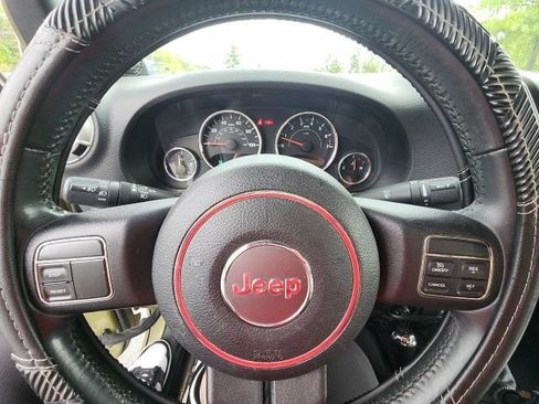 Used 2013 Jeep Wrangler Unlimited Rubicon AWD/4WD image 25
