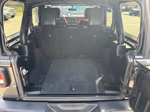Used 2018 Jeep Wrangler Unlimited Rubicon AWD/4WD image 12