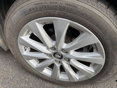 Used 2019 Toyota Camry LE image 12