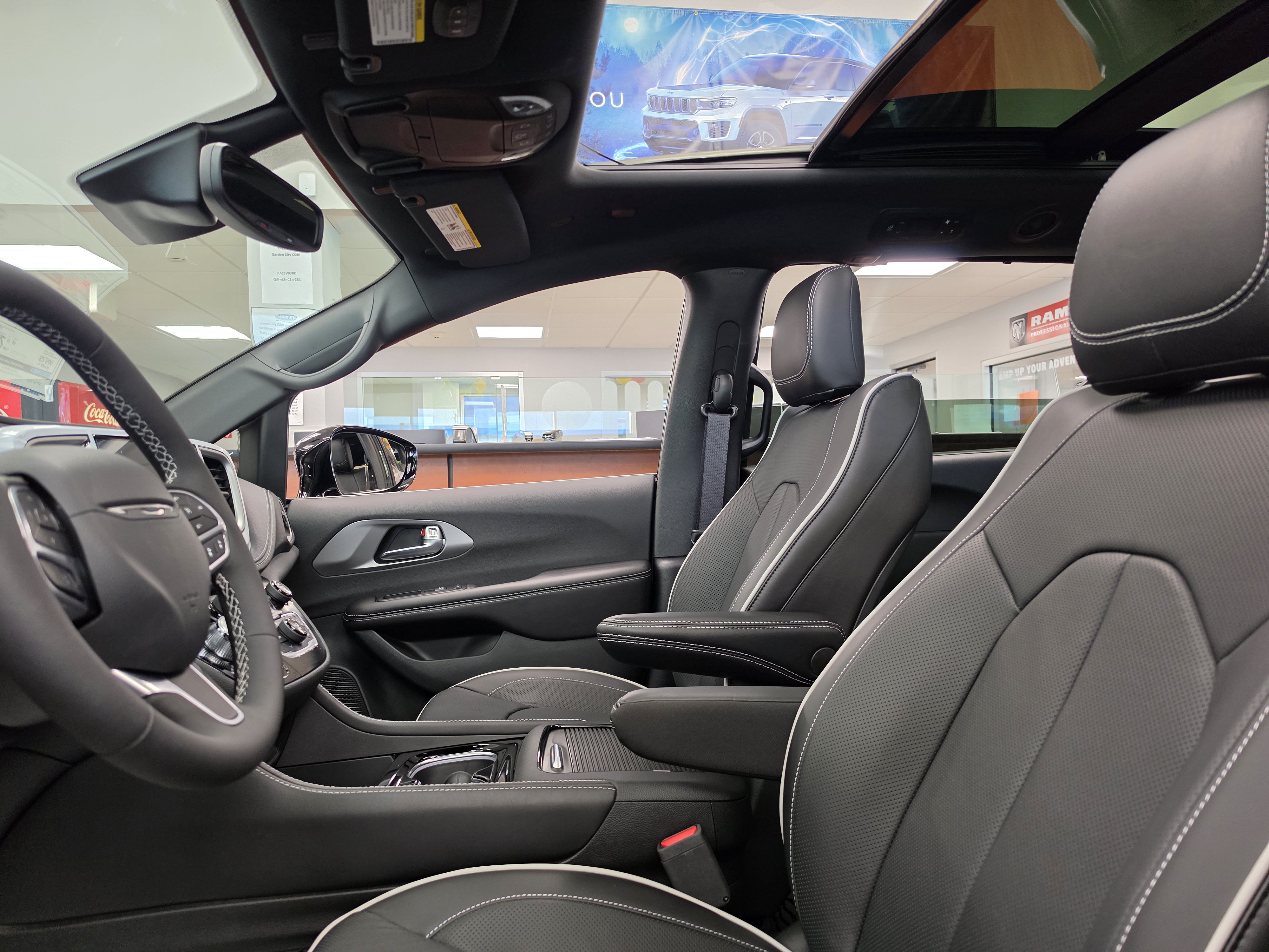 New 2027 Chrysler Pacifica Limited FWD image 9