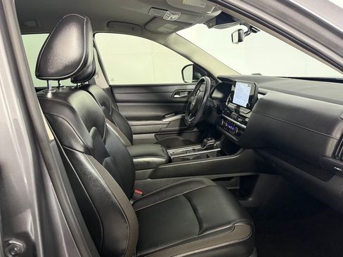 Used 2023 Nissan Pathfinder SL FWD image 30