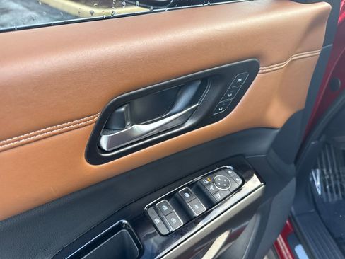 Used 2022 Nissan Pathfinder Platinum w/ Cargo Package image 12