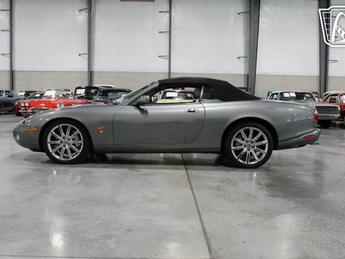Used 2004 Jaguar XK8 Convertible image 29