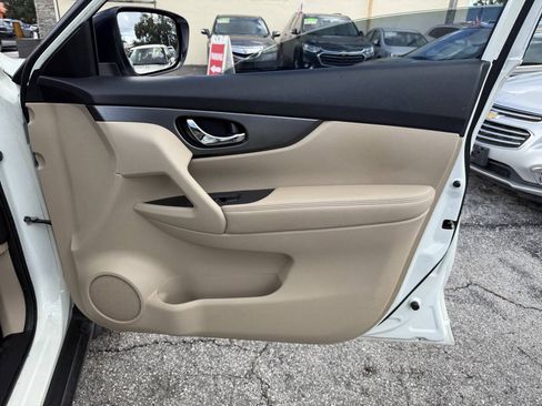 Used 2016 Nissan Rogue S w/ Appearance Package FWD image 25