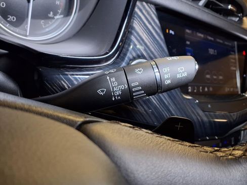 Certified 2025 Cadillac XT6 Premium Luxury image 10