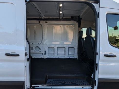 Used 2023 Ford E-Transit Medium Roof image 17