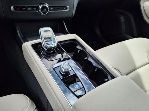 New 2026 Volvo XC90 B5 Core AWD/4WD image 15