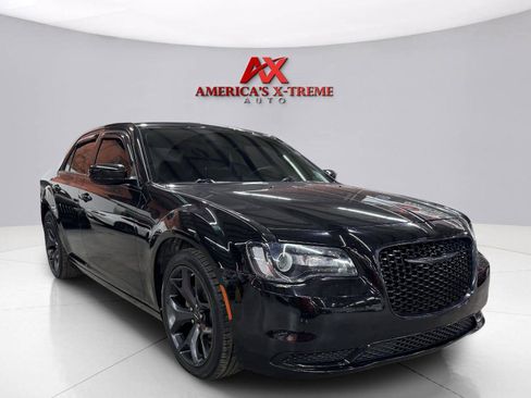 Used 2022 Chrysler 300 Touring w/ Sport Appearance Package RWD image 10