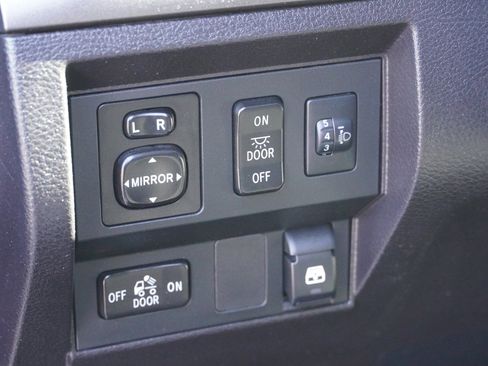 Used 2015 Toyota Tundra SR5 image 35