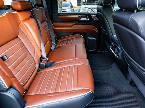 Used 2024 GMC Sierra 3500 Denali Ultimate image 18