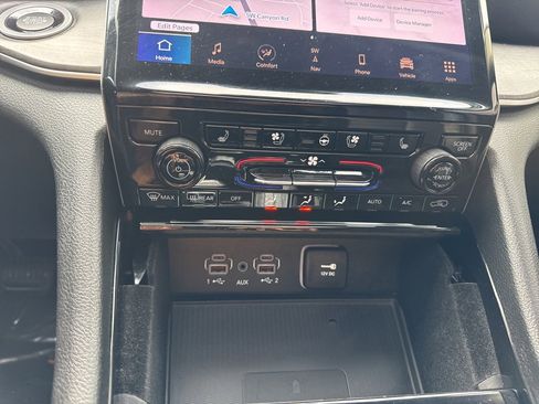 Used 2021 Jeep Grand Cherokee L Limited w/ Luxury Tech Group II image 24