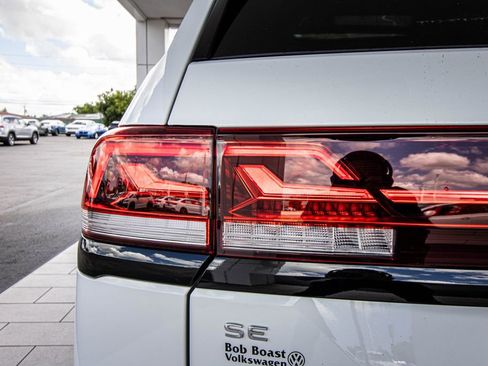 Used 2025 Volkswagen Atlas Peak Edition SE image 13