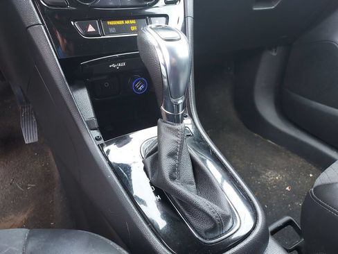 Used 2022 Buick Encore Preferred w/ Safety Package FWD image 27