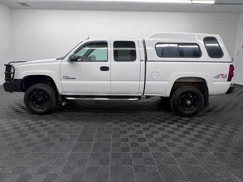 Used 2003 Chevrolet Silverado 2500 LT w/ Skid Plate Package AWD/4WD image 2
