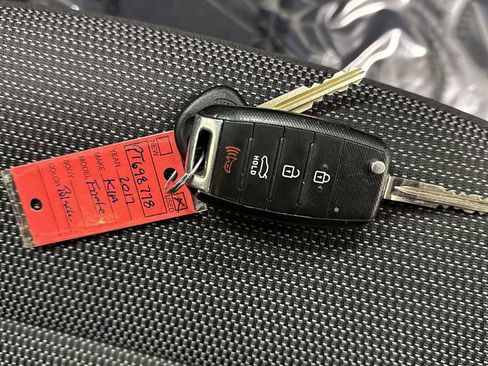 Used 2017 Kia Forte LX image 31