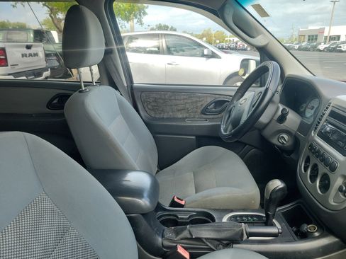 Used 2006 Ford Escape XLT image 10