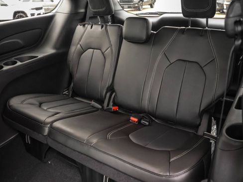 New 2026 Chrysler Pacifica Select FWD image 5