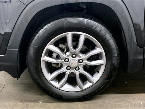 Used 2024 GMC Terrain SLT AWD/4WD image 7