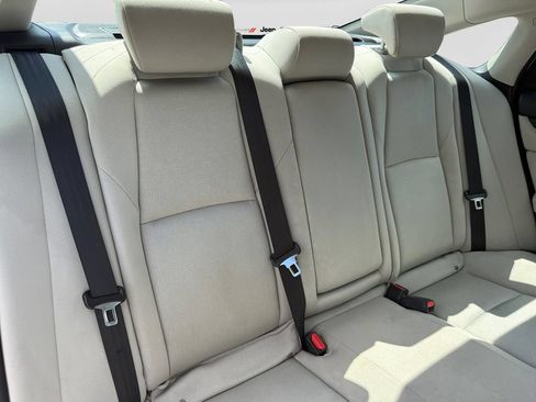 Used 2018 Honda Accord EX image 17