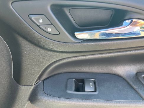 Used 2018 Chevrolet Equinox LT FWD image 11