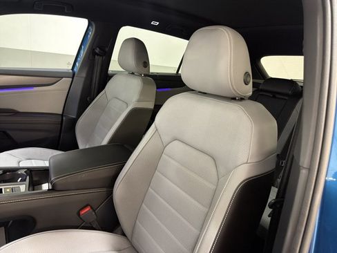 Used 2025 Volkswagen Atlas Cross Sport SEL AWD/4WD image 14