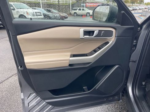 Used 2022 Ford Explorer XLT w/ Equipment Group 202A image 31