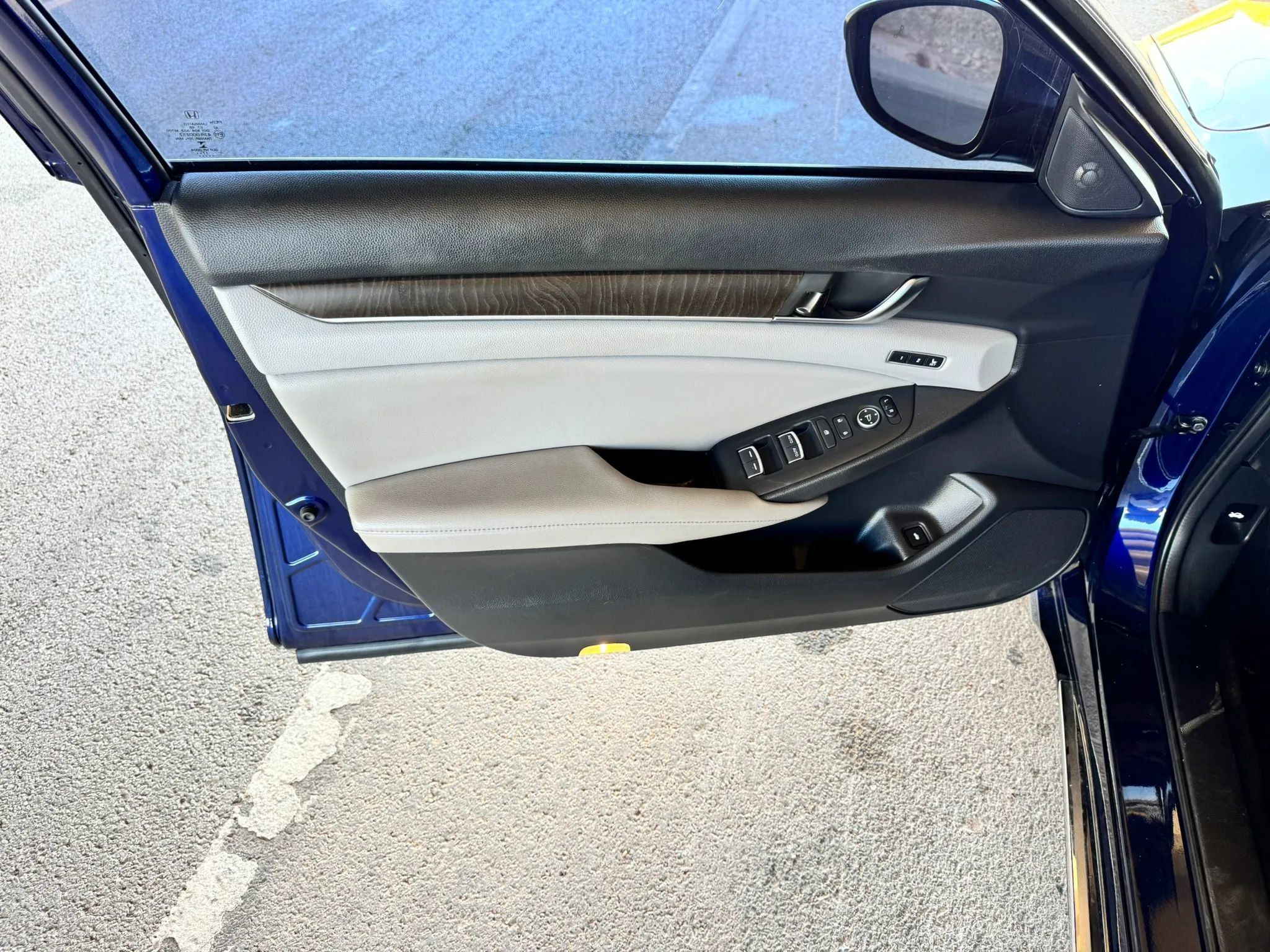 Used 2018 Honda Accord Touring image 9