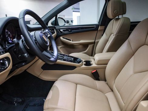Certified 2025 Porsche Macan image 22