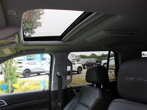 Used 2019 GMC Yukon Denali w/ Denali Ultimate Package image 12