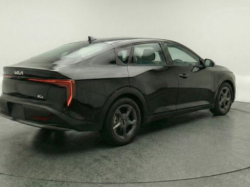 Used 2025 Kia K4 LXS image 7