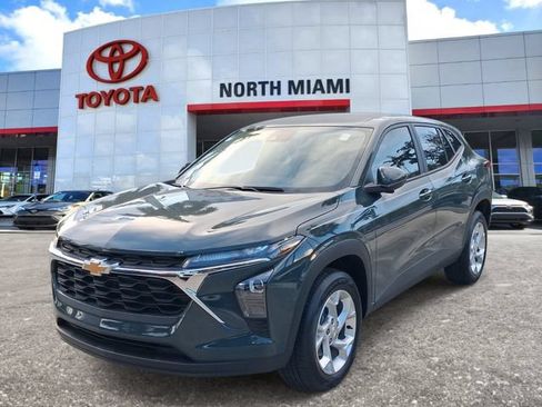 Used 2026 Chevrolet Trax LS w/ LS Convenience Package FWD image 2