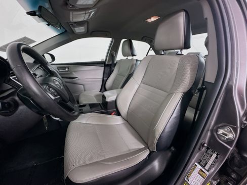 Used 2017 Toyota Camry SE FWD image 19