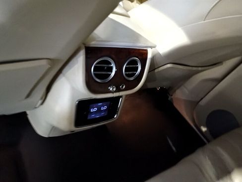 Used 2017 Bentley Bentayga AWD/4WD image 28