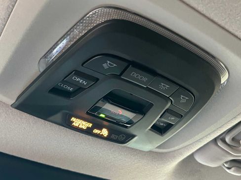 Certified 2023 Toyota Corolla Cross XLE image 27