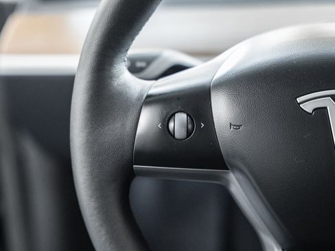 Used 2024 Tesla Model Y Long Range image 32