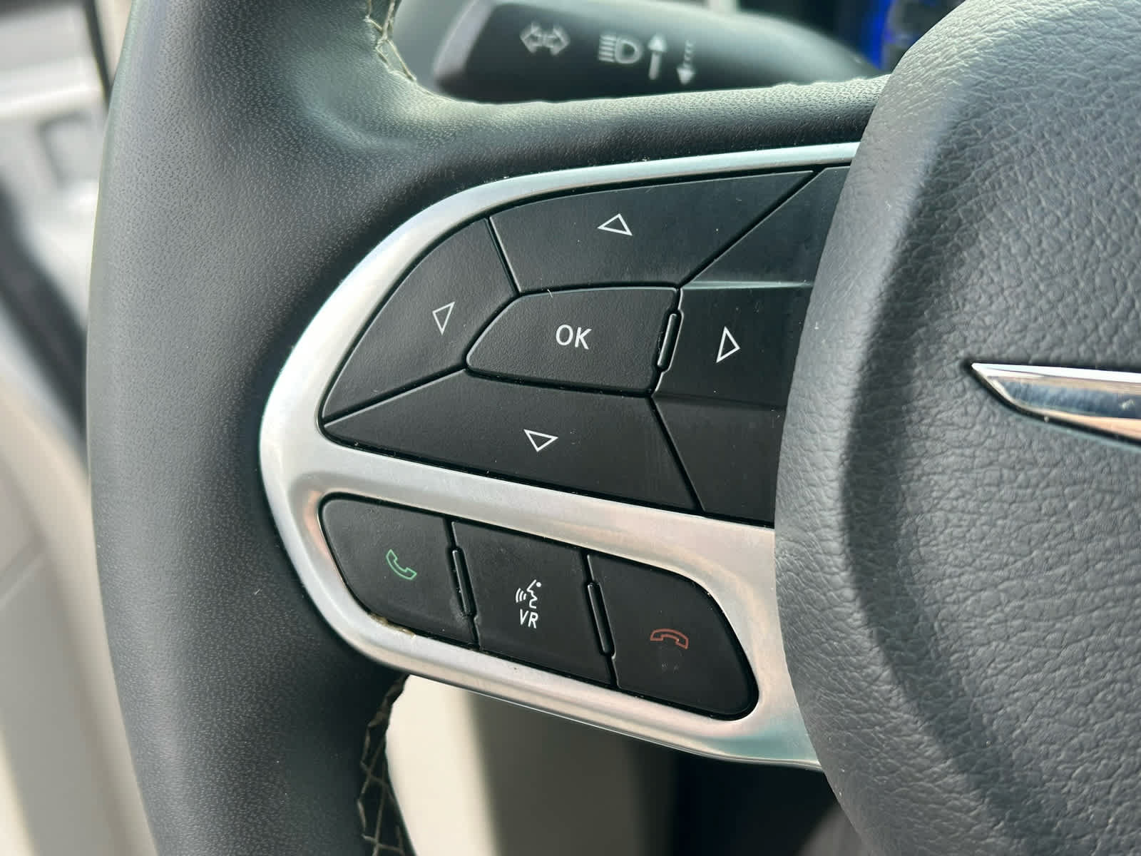 Used 2024 Chrysler Pacifica Touring-L FWD image 28