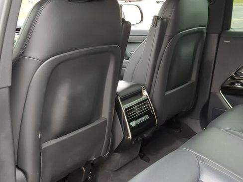 Used 2025 Land Rover Range Rover Sport SE image 18