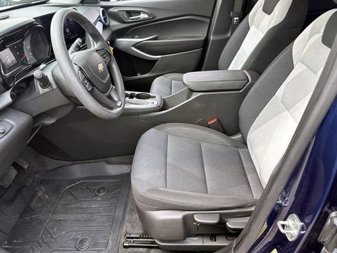 Certified 2024 Chevrolet Trax LS w/ LS Convenience Package FWD image 17