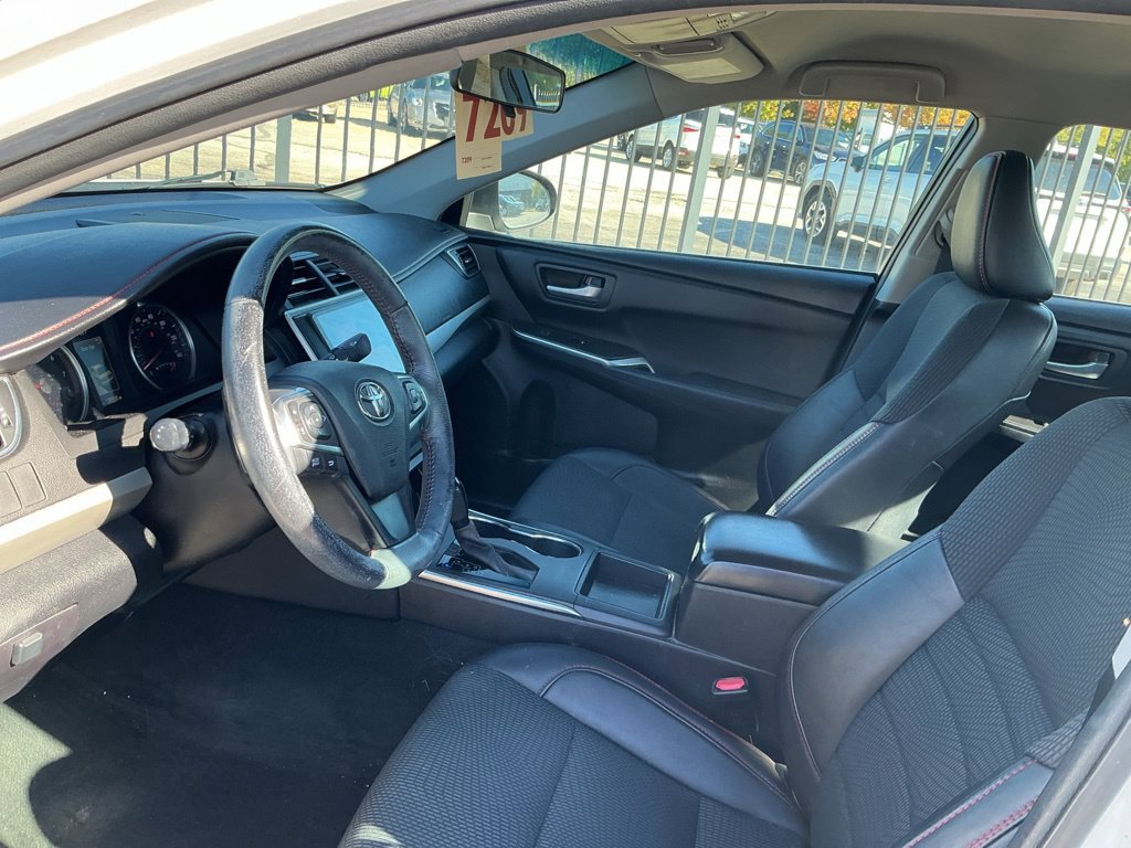 Used 2017 Toyota Camry SE FWD image 17