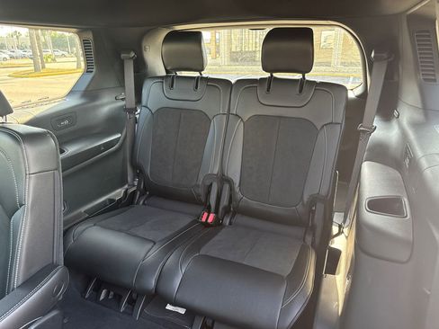 Used 2025 Jeep Grand Cherokee L Altitude AWD/4WD image 16