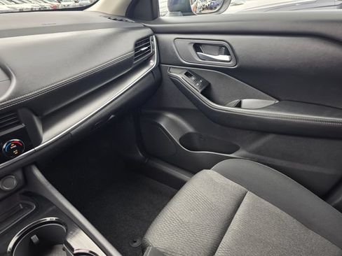 Used 2025 Nissan Rogue SV FWD image 31