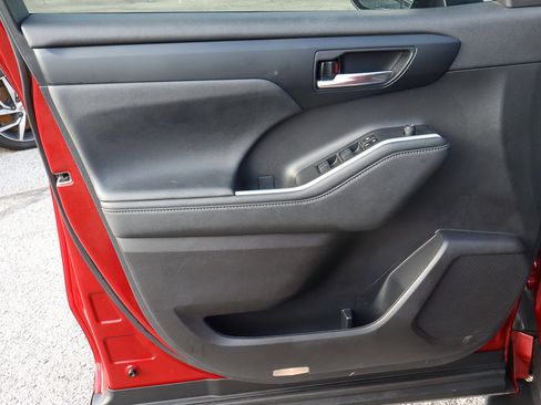 Used 2023 Toyota Highlander XSE image 15