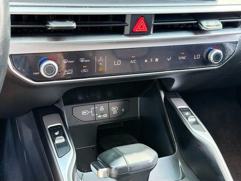 Used 2024 Kia Sorento S w/ Panoramic Sunroof Package FWD image 14