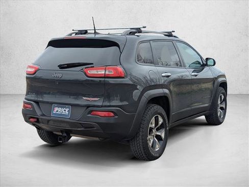 Used 2017 Jeep Cherokee Trailhawk image 5